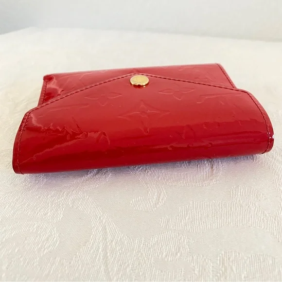Louis Vuitton Victorine
Monogram Vernis wallet - Picture 9 of 16